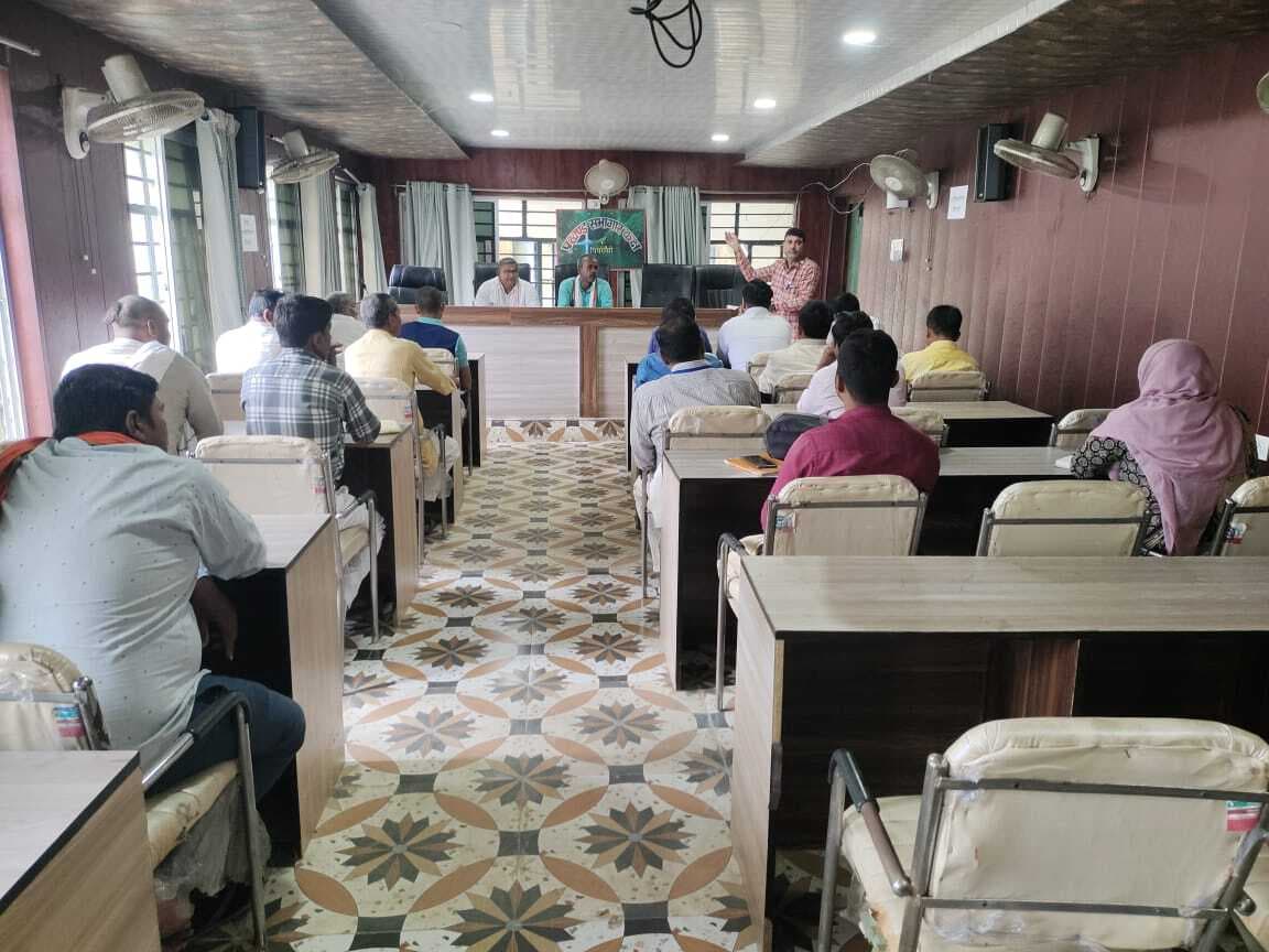 Bettiah : बीस सूत्री की बैठक में सभी विभागों की समीक्षा