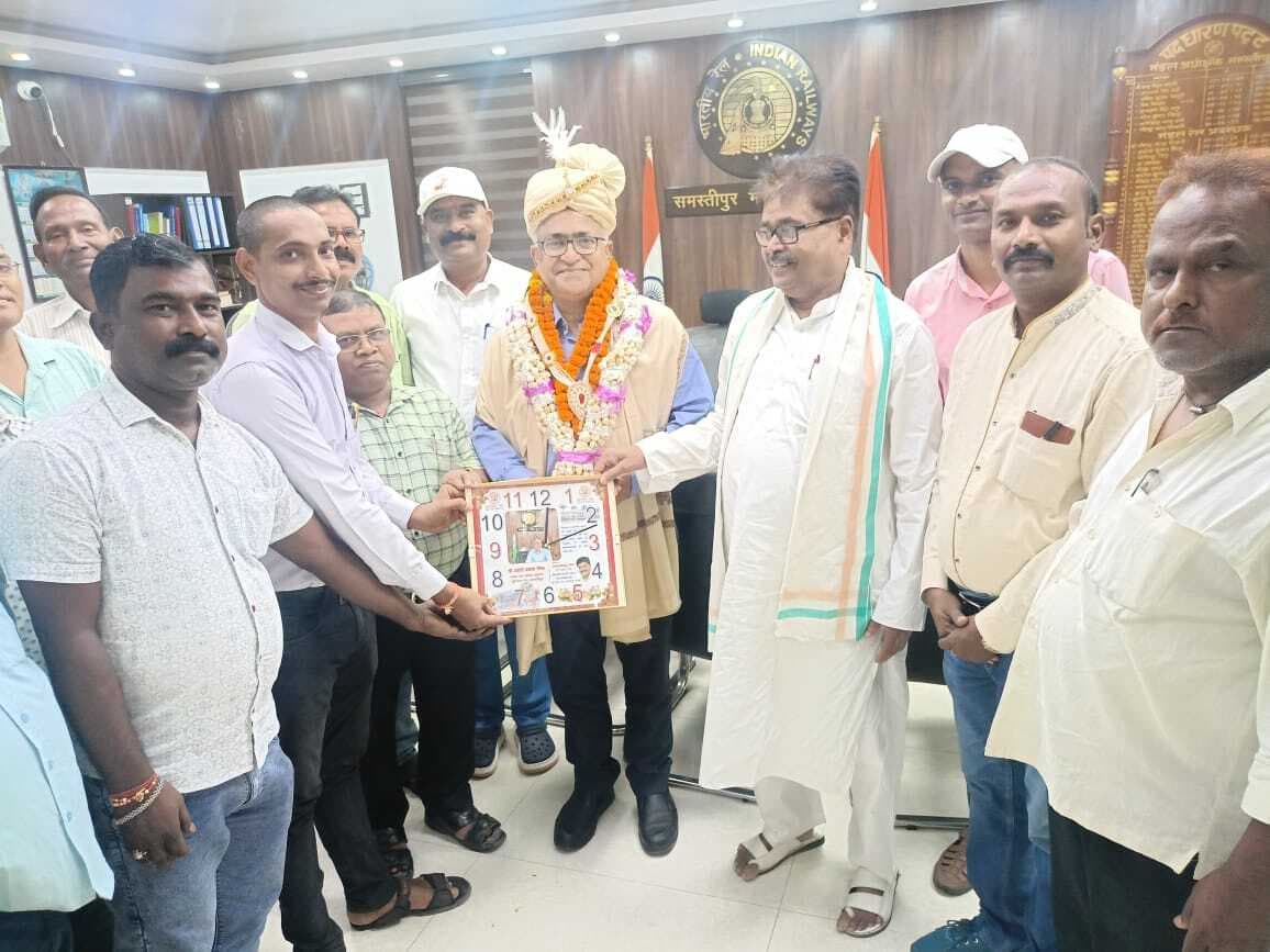 Samastipur News:पाग देकर डीआरएम का किया गया स्वागत