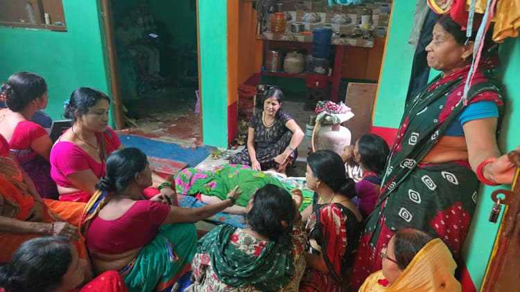 बेटे ऋतिक की मौत का रहस्य बरकरार, मां ने भी तोड़ा दम