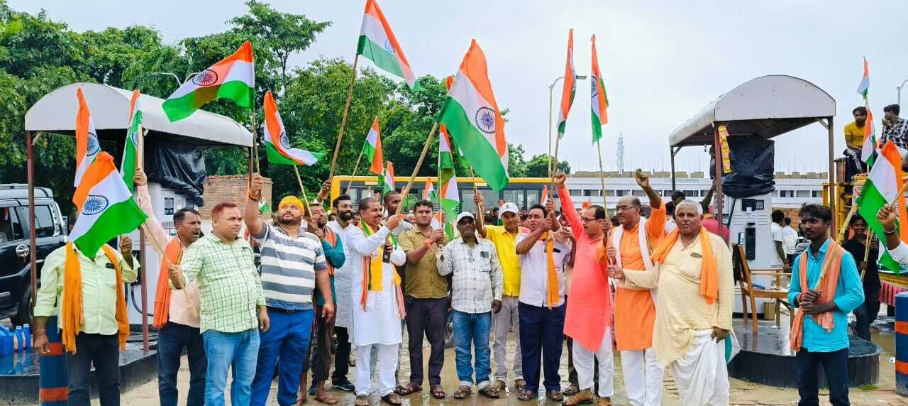 Samastipur News:उजियारपुर में निकाली गयी  तिरंगा शोभा यात्रा