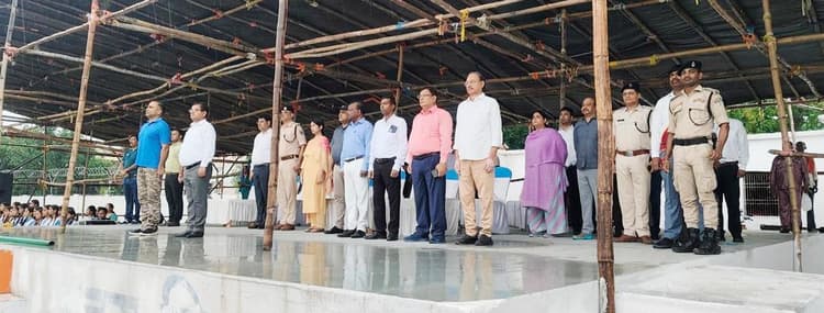 स्वतंत्रता दिवस समारोह जिले की गरिमा का प्रतीक, तैयारी में न रहे कोई त्रुटि : डीएम