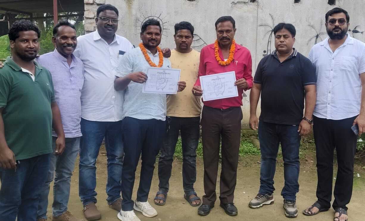 कांग्रेस के कर्रा मंडल अध्यक्ष को दिया गया नियुक्ति पत्र