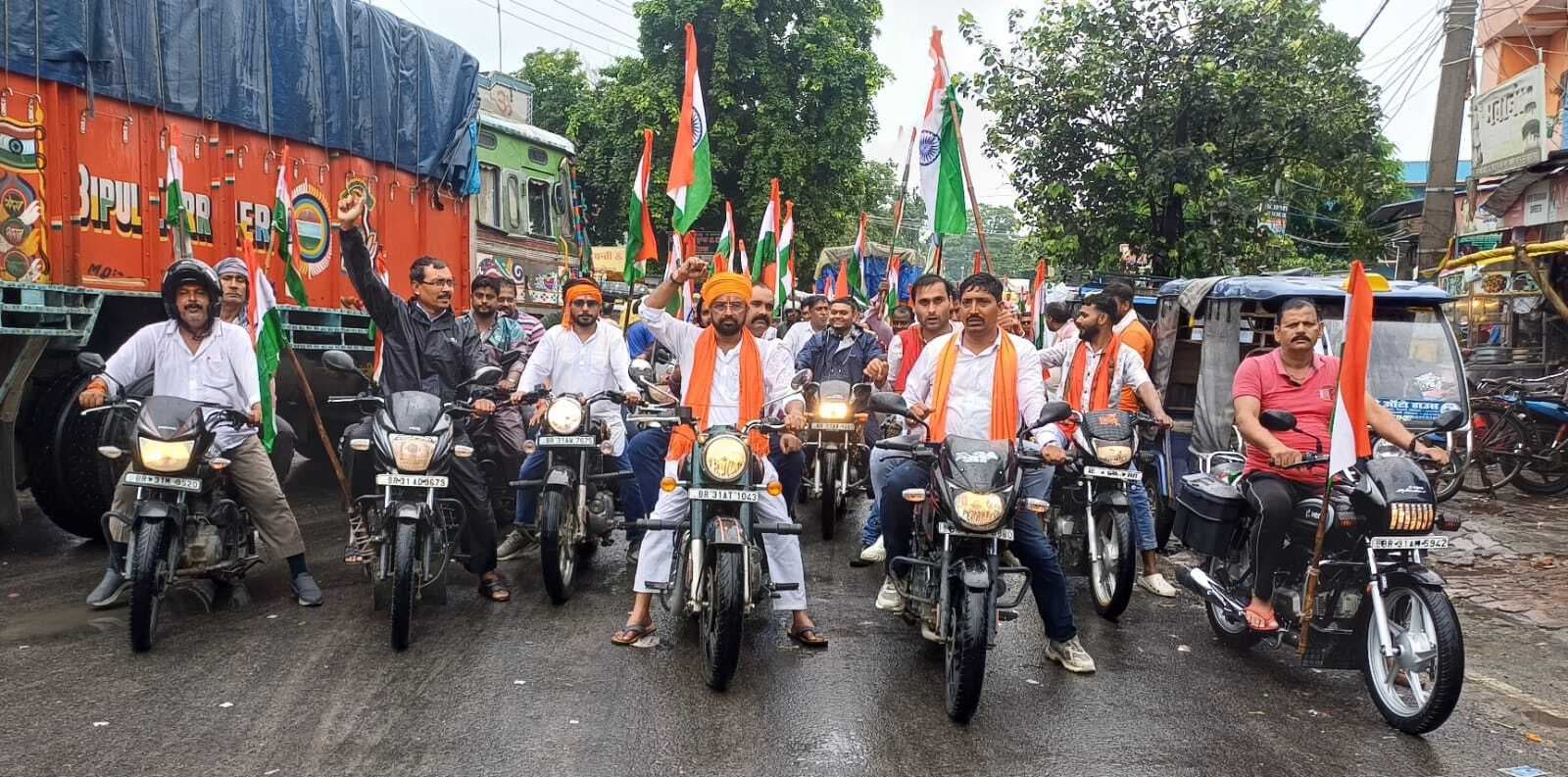 hajipur news. विधायक के नेतृत्व में निकाली गयी तिरंगा यात्रा