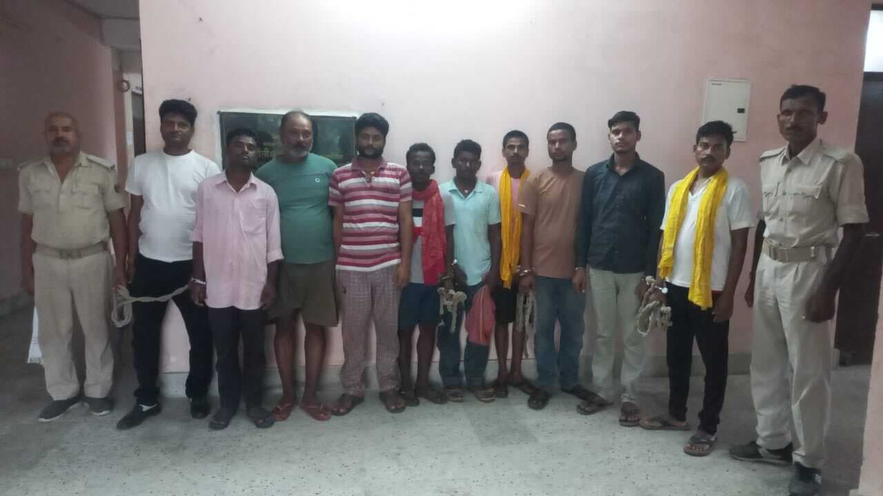 एक शराब तस्कर व नौ शराबी गिरफ्तार