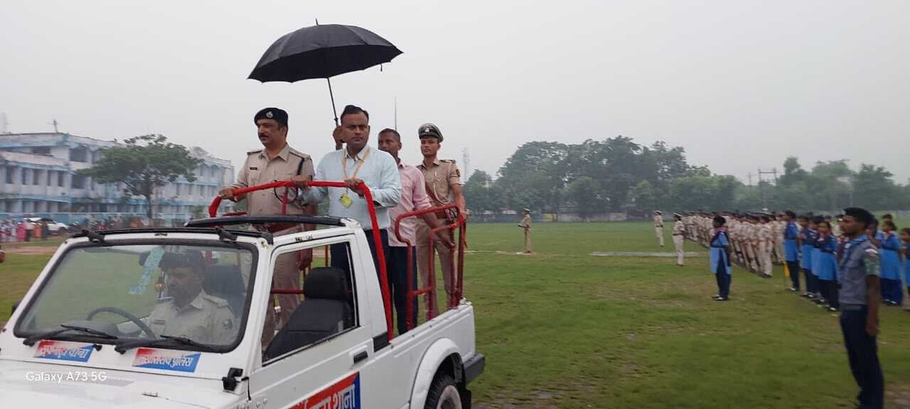 डीएम एवं एसपी ने किया स्वतंत्रता दिवस पर पूर्वाभ्यास