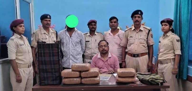 14 किलोग्राम गांजा के साथ तस्कर गिरफ्तार