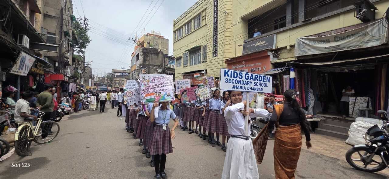 Dhanbad News : श्याम मंदिर व मायुमं ने निकाली तिरंगा शोभा यात्रा