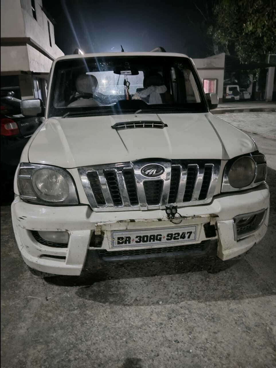 3600 बोतल नेपाली शराब बरामद, दो वाहन जब्त