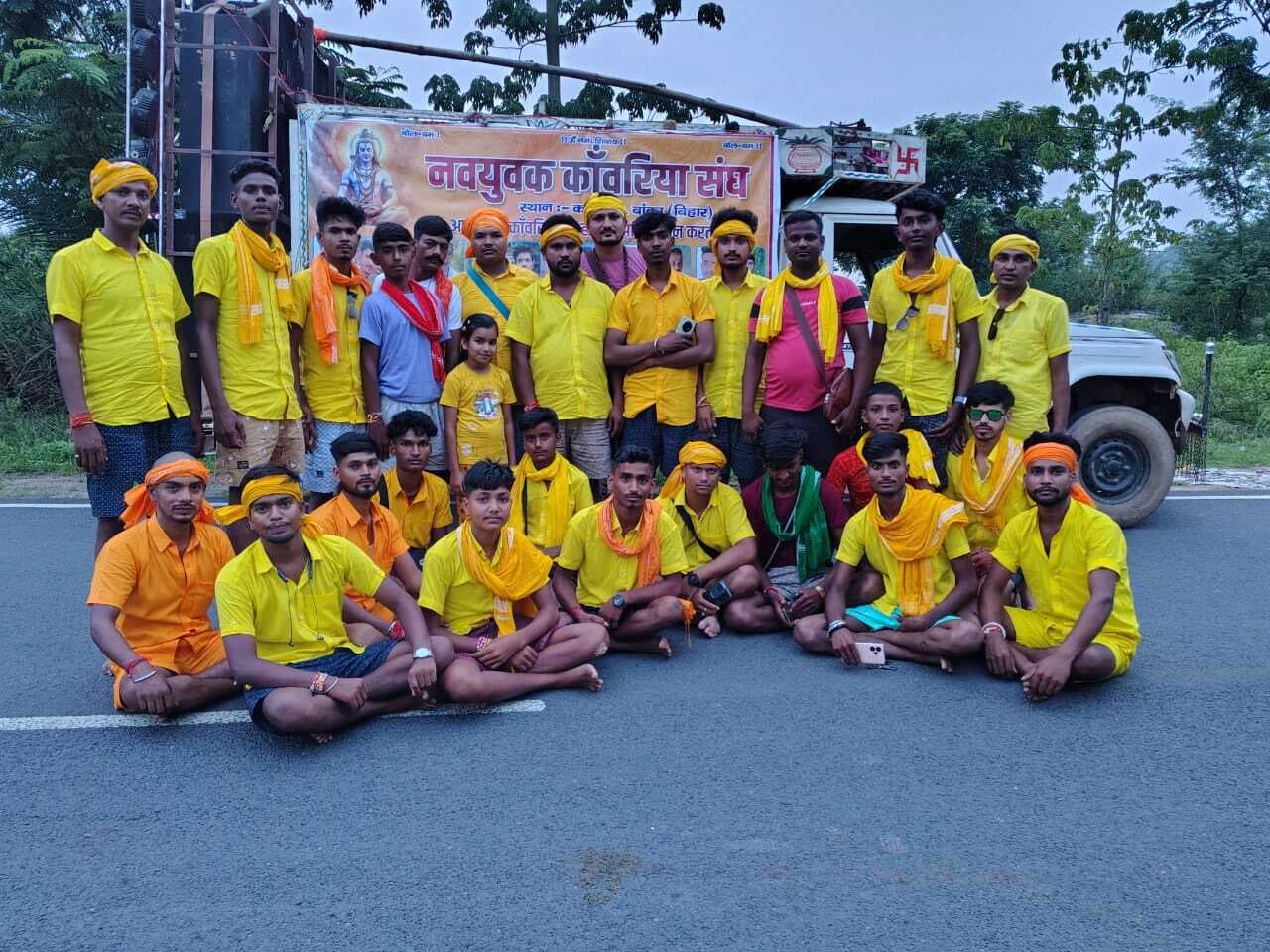 युवा कांवरिया संघ ने सुल्तानगंज से बासुकीनाथ धाम की शुरू की यात्रा