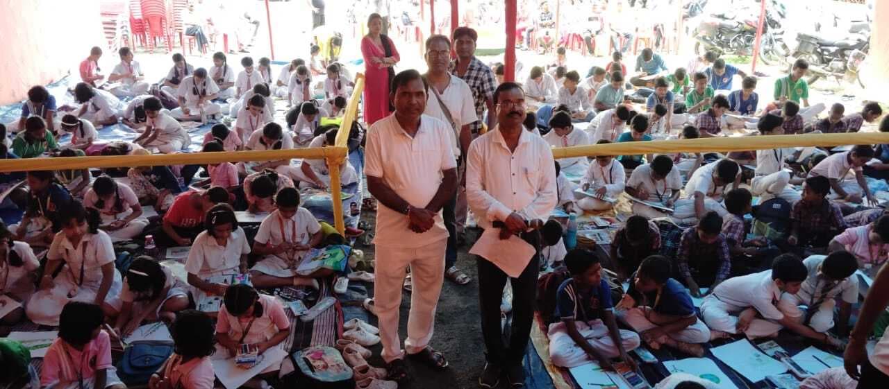 स्कूली बच्चों ने चित्रांकन में अपनी प्रतिभा का किया प्रदर्शन