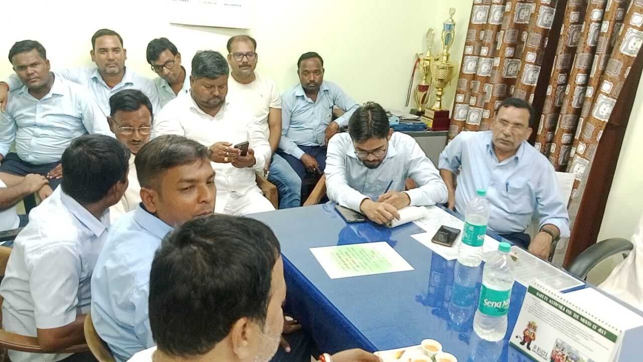 Dhanbad News : बीसीकेयू ने दो कोलियरियों का रोका काम, वार्ता के बाद चालू