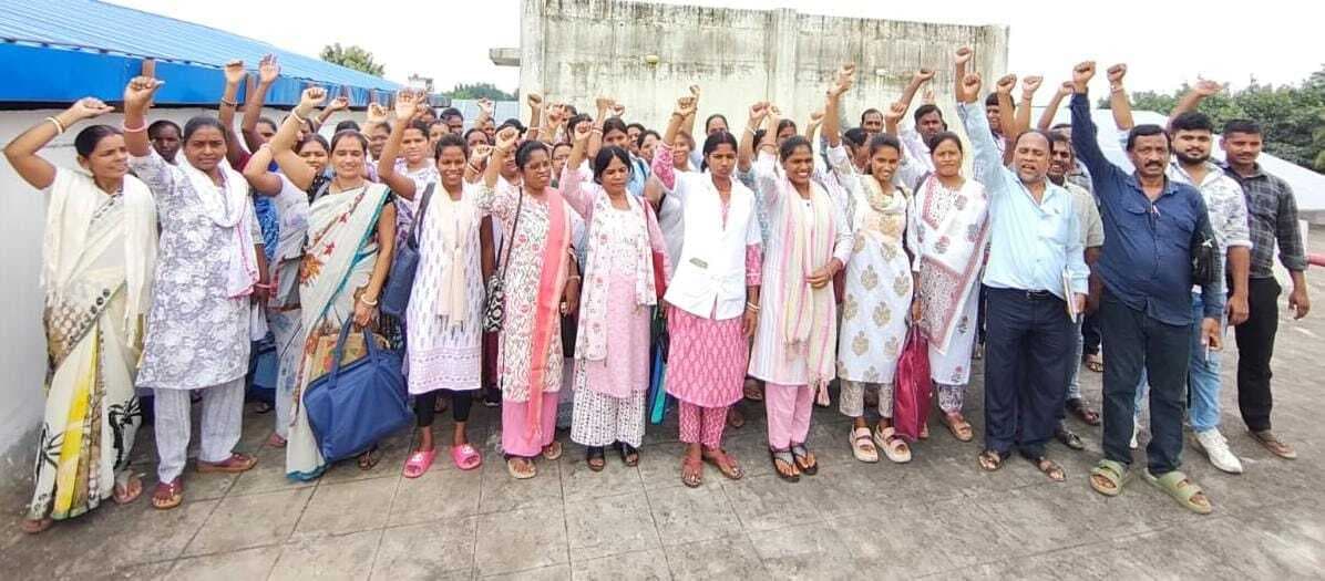 पदाधिकारी के विरोध में चिकित्सा संघ के कर्मियों ने खोला मोर्चा, विरोध प्रदर्शन किया