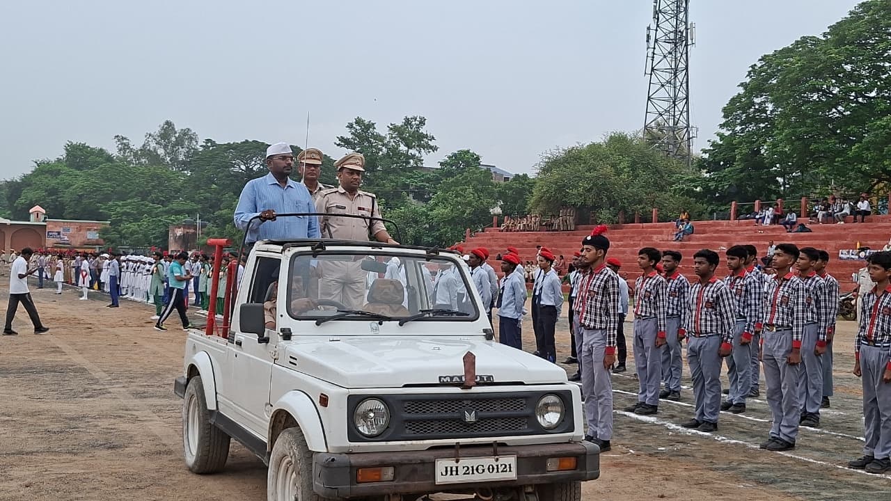 डीसी-एसपी ने परेड के पूर्वाभ्यास का किया निरीक्षण, दी सलामी