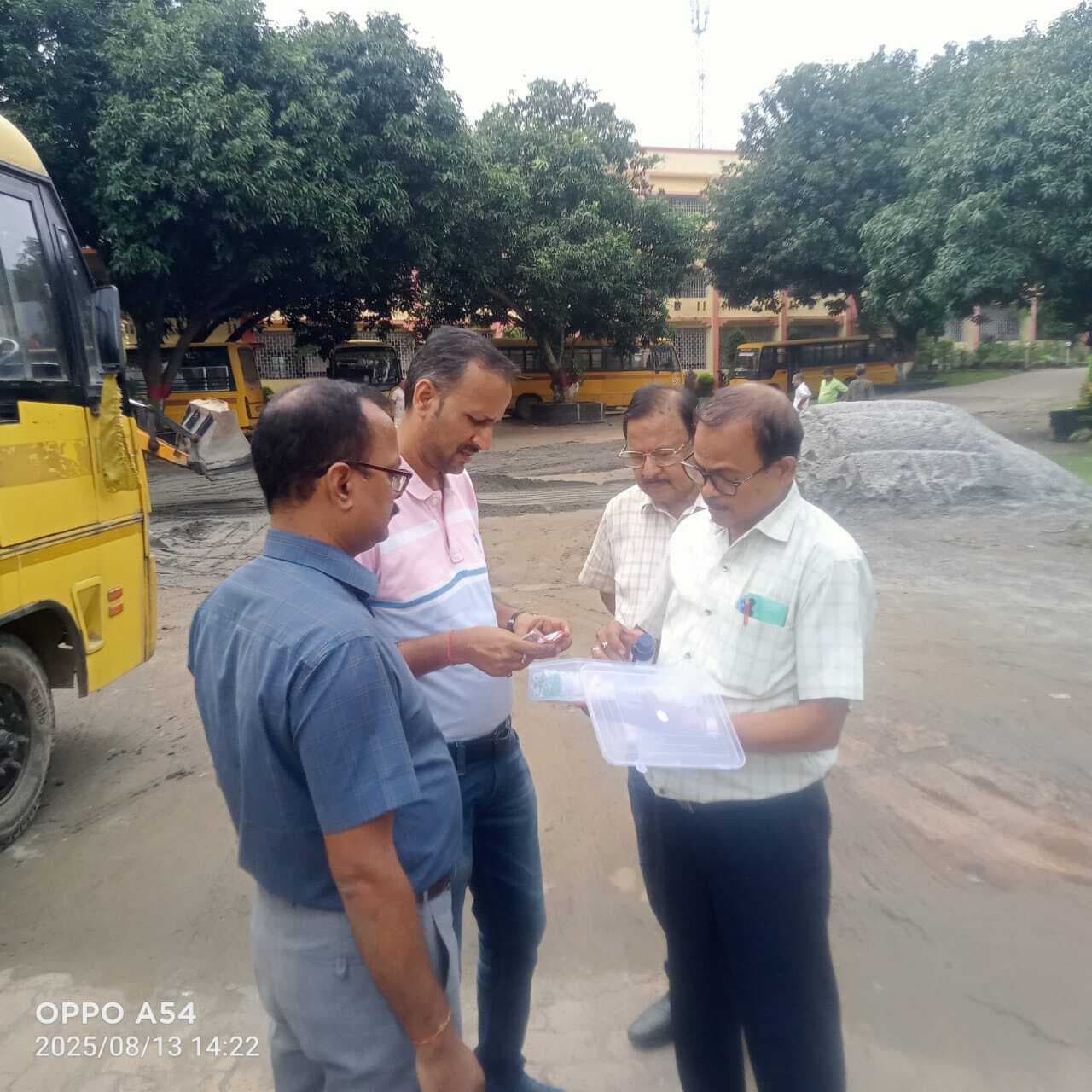 Deoghar news : स्कूल बसों की जांच में कई के फिटनेस और इंश्योरेंस मिले फेल,  अधिकारी ने लगाया जुर्माना