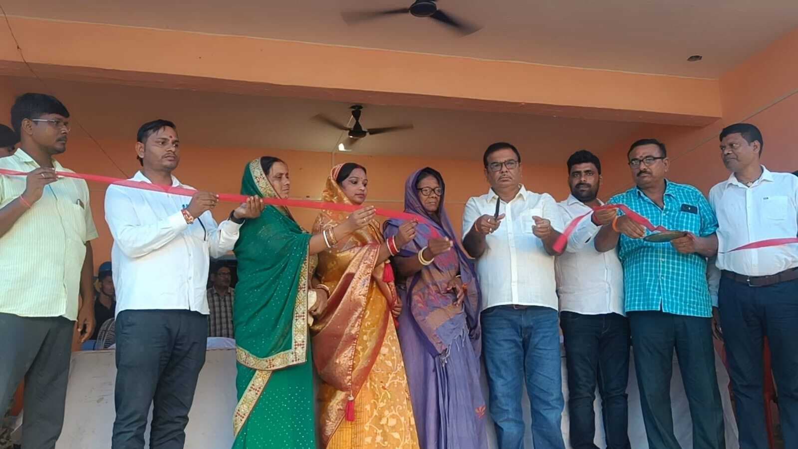 विधान पार्षद ने बोबिल में किया नवनिर्मित कला मंच का उद्घाटन