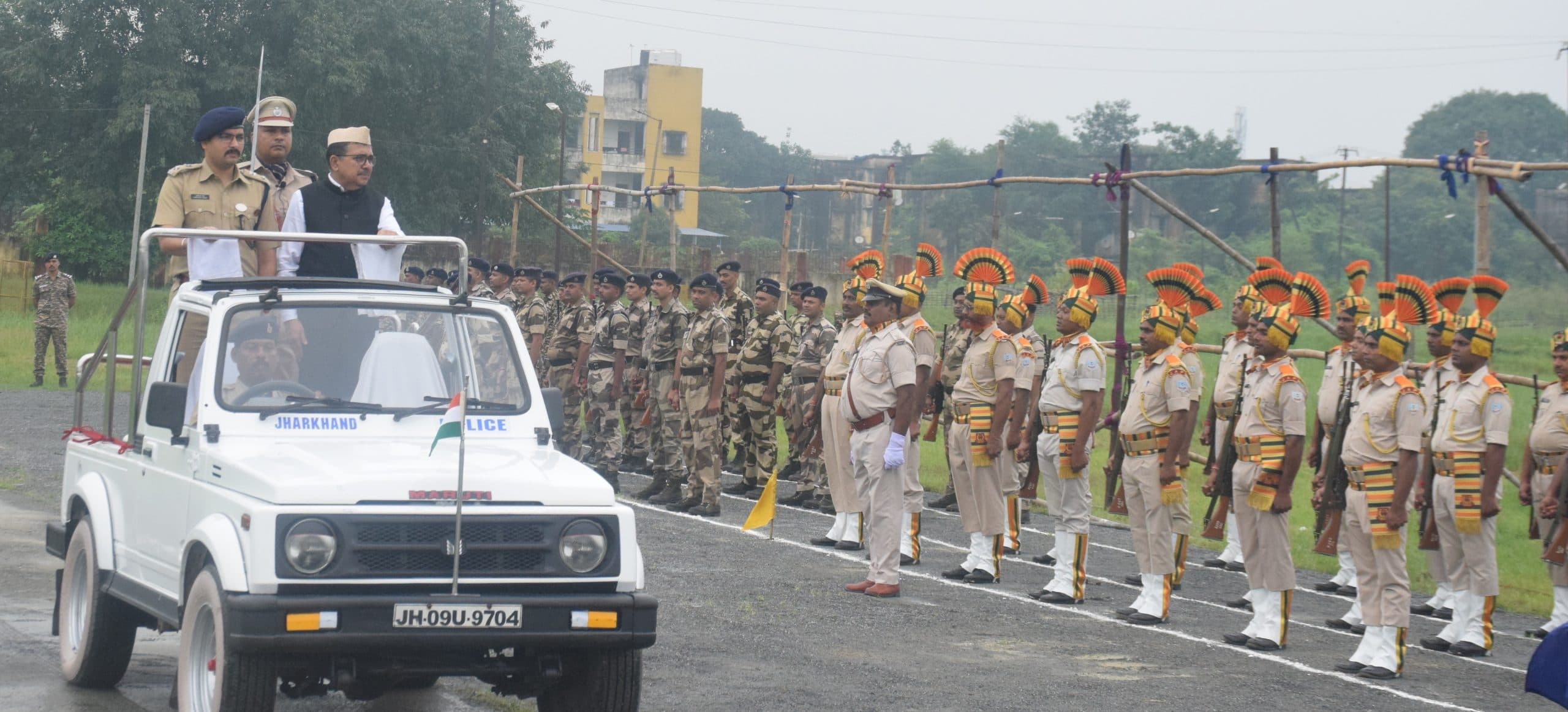 Bokaro News : डीसी-एसपी ने किया फुल ड्रेस परेड का निरीक्षण, तिरंगे को दी सलामी