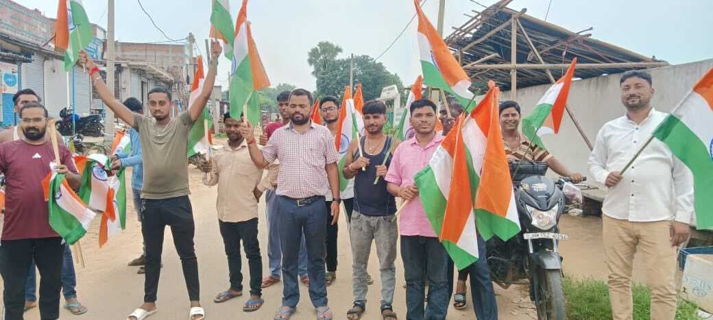 भाजपा ने घरों पर तिरंगा लगाने का किया आह्वान