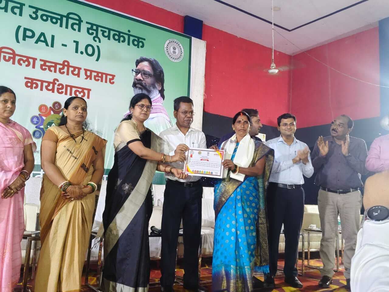 Giridih News :नगर भवन में पंचायत उन्नति सूचकांक पर जिला स्तरीय कार्यशाला