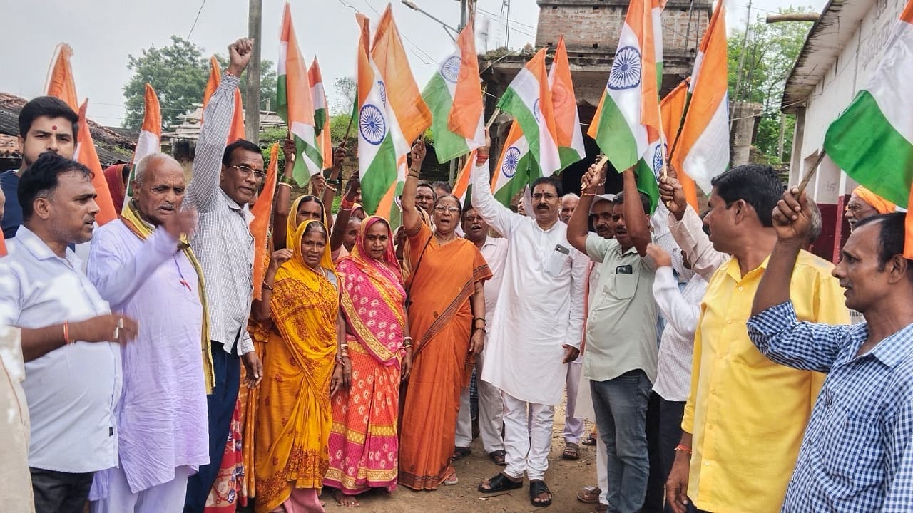 सेना को शौर्य को लेकर निकाली गयी तिरंगा यात्रा