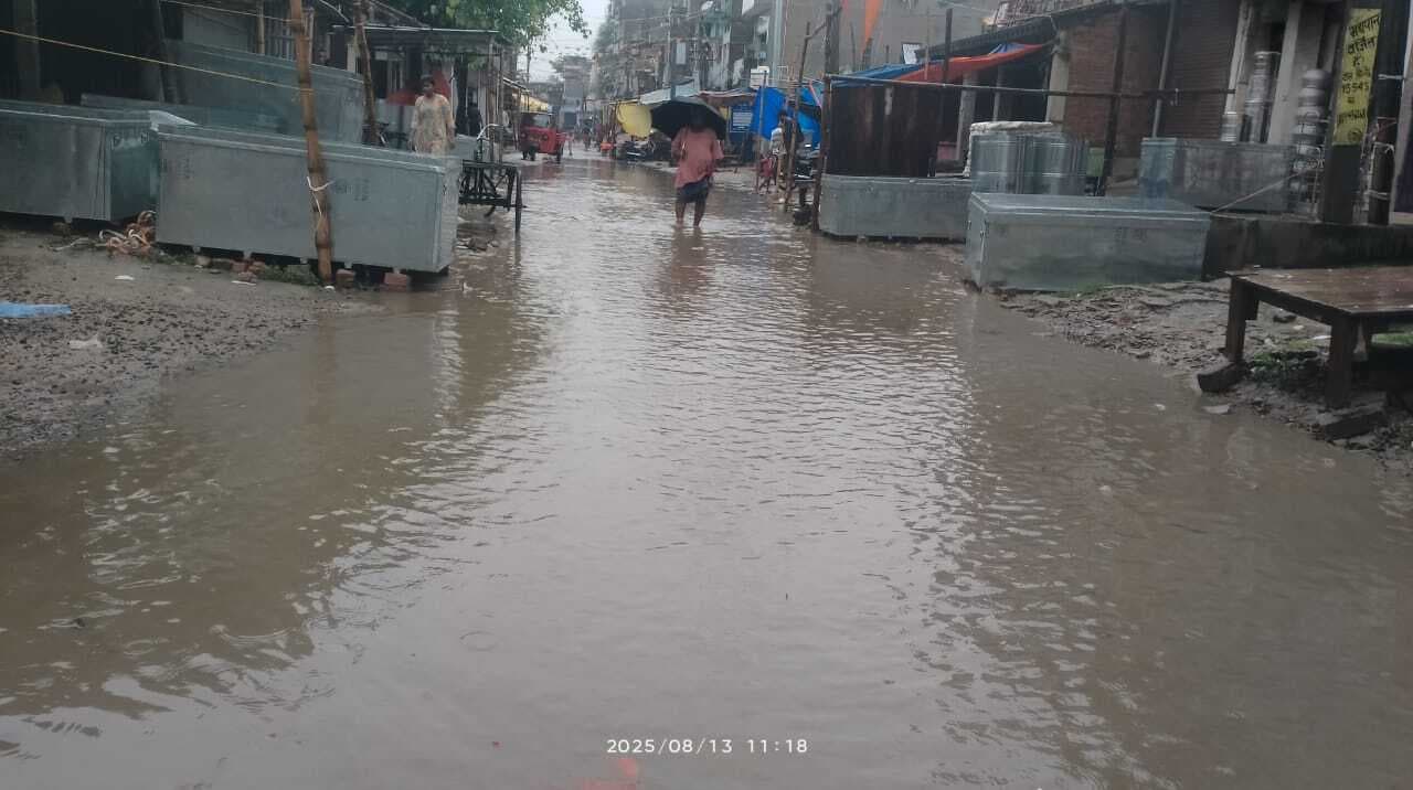 बारिश से जनजीवन हुआ अस्त-व्यस्त, धान उत्पादक किसानों के चेहरे पर आयी मुस्कान