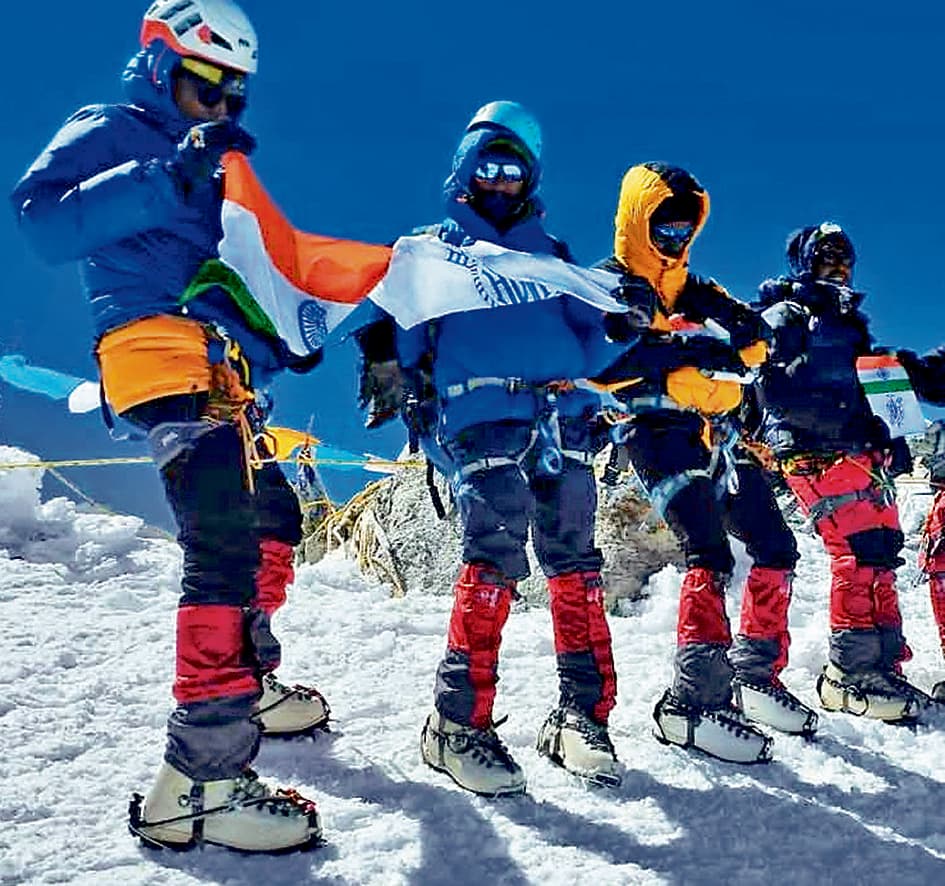 हावड़ा के पर्वतारोही दल ने हिमालय की पारगिल चोटी को किया फतह