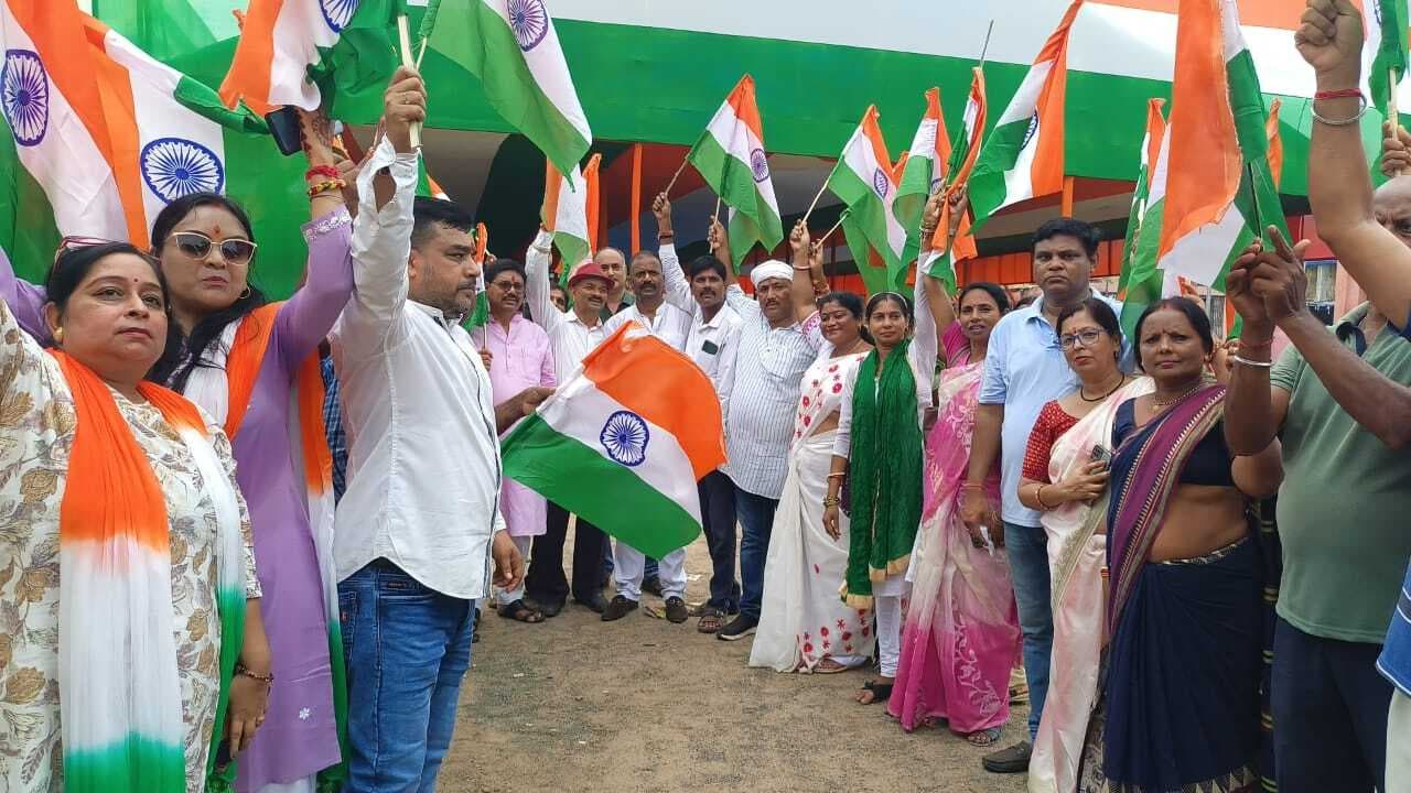 भाजपा ने हर घर तिरंगा अभियान के तहत निकाली तिरंगा यात्रा