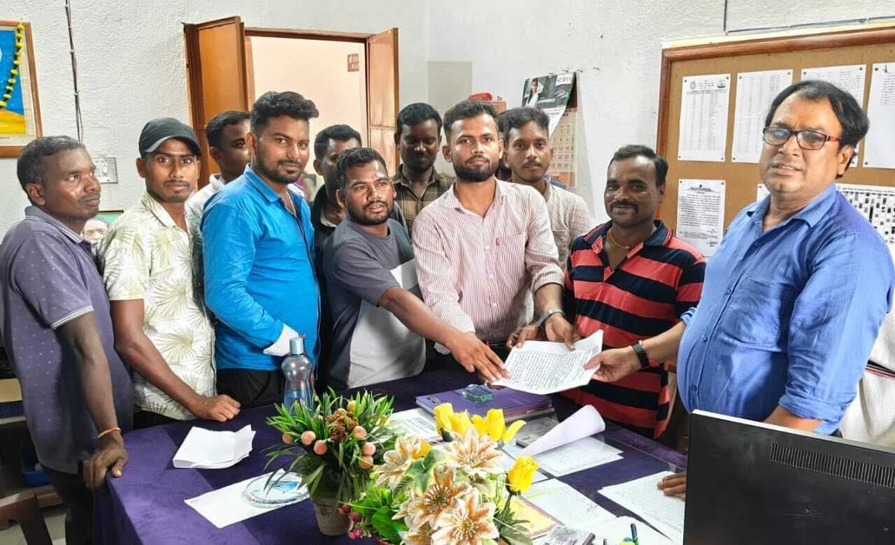 युवा शक्ति ने विद्यालय की समस्याओं के समाधान की मांग की