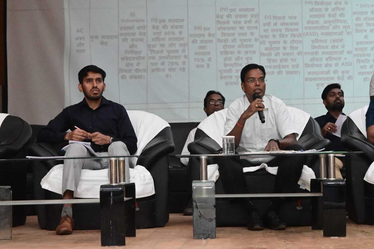 Darbhanga News: सेक्टर पदाधिकारी एवं बीडीओ अपने-अपने क्षेत्रों के सभी मतदान केंद्रों का करेंगे भौतिक सत्यापन