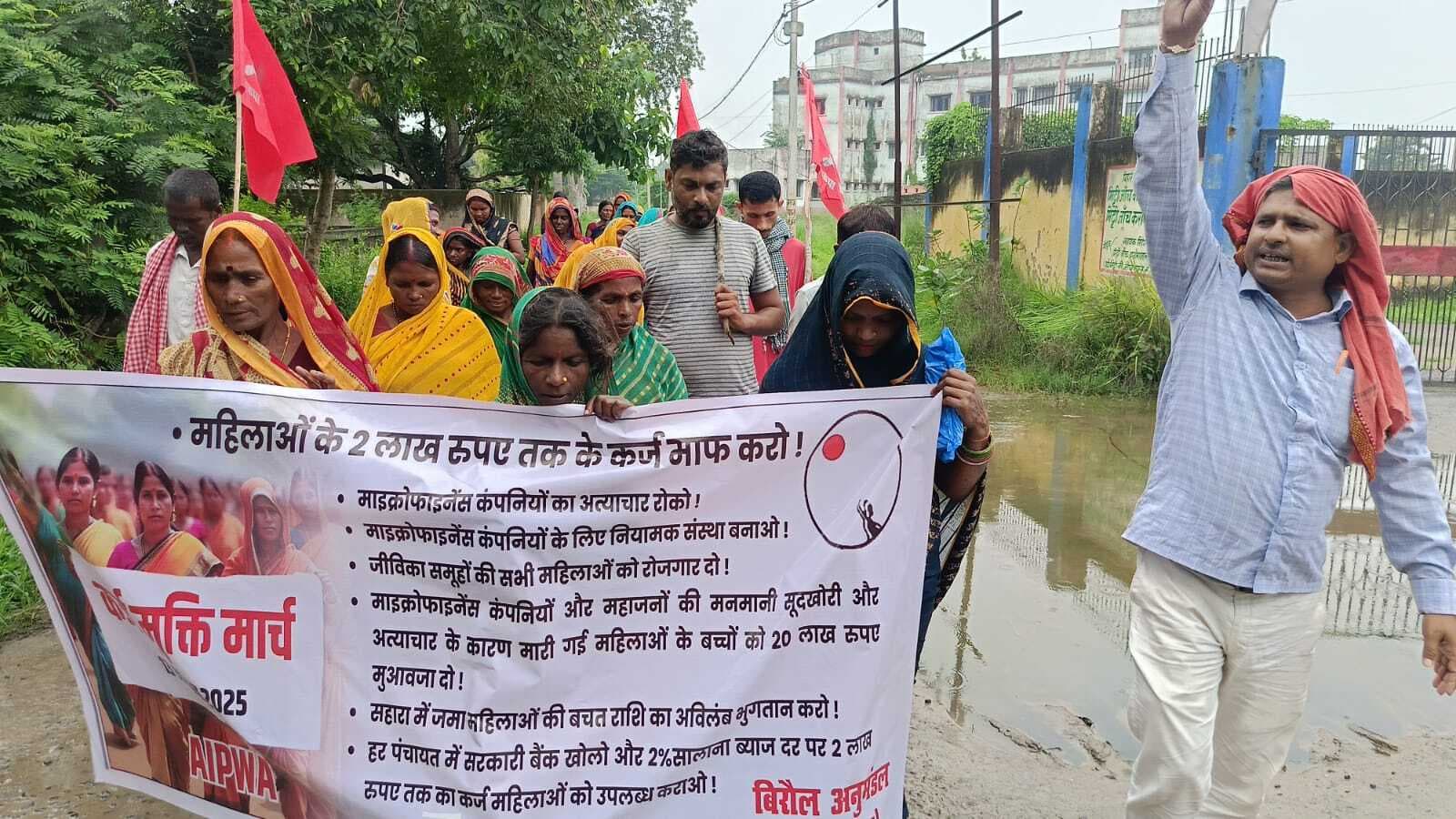 Darbhanga News: एमएसयू ने पेयजल संकट को लेकर अनुमंडल कार्यालय में जड़ा ताला