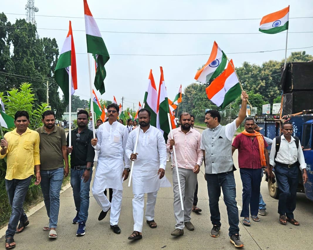 चान्हो व मांडर में तिरंगा यात्रा निकाली गयी