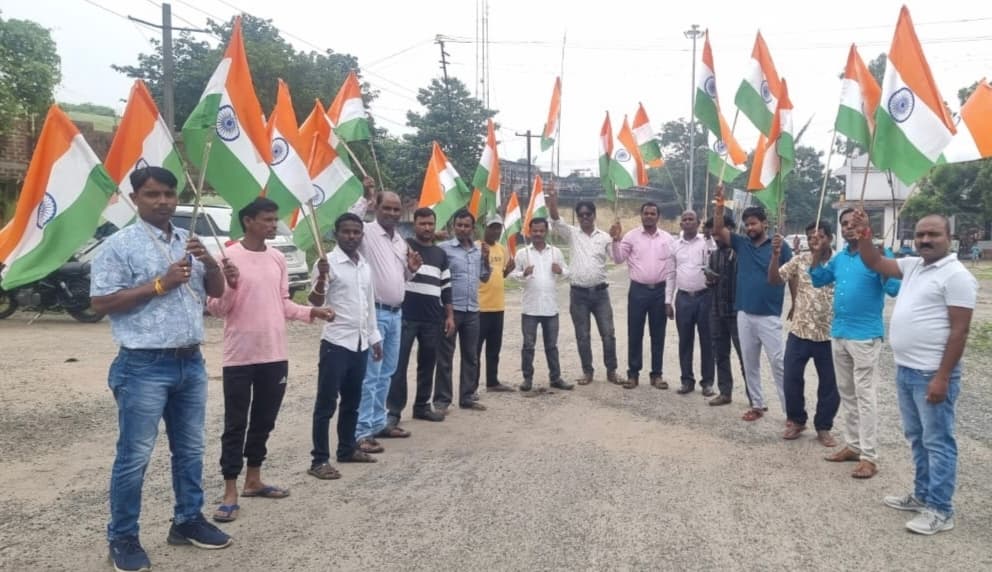 Giridih News :तिरंगा यात्रा में दिखा गिरिडीहवासियों का उत्साह