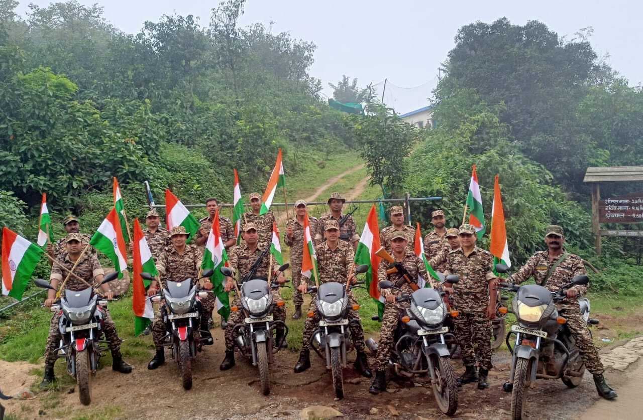 Giridih News :सीआरपीएफ ने रैली निकाल राष्ट्र के प्रति लोगों को प्रोत्साहित किया