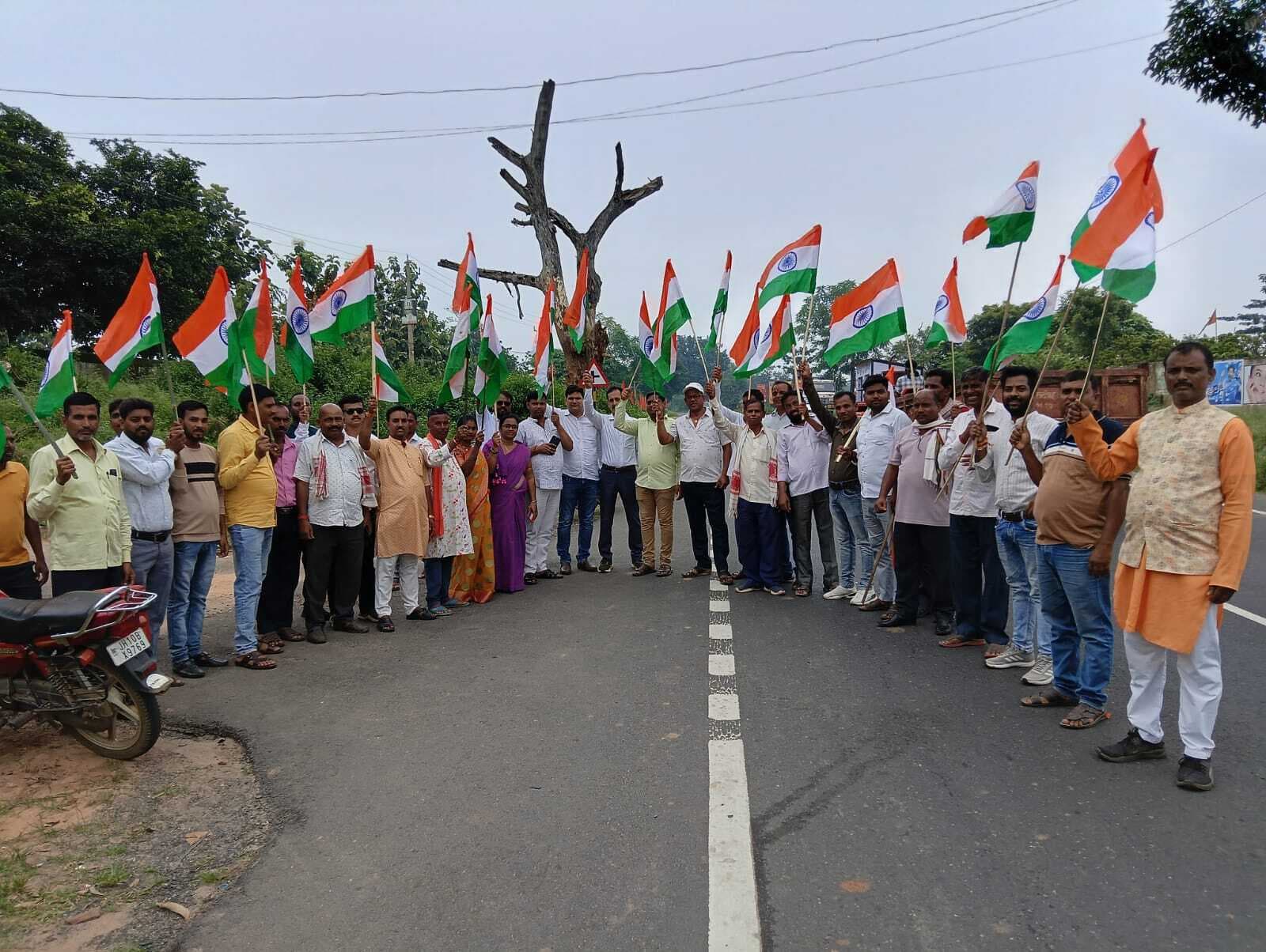 Giridih News :पीरटांड़ में निकाली गयी तिरंगा यात्रा