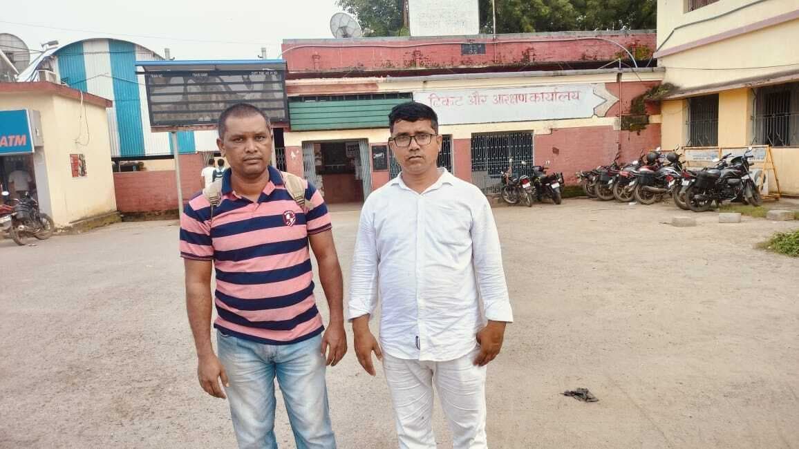 Giridih News: दुबई में फंसा मजदूर घर लौटा, परिजन खुश