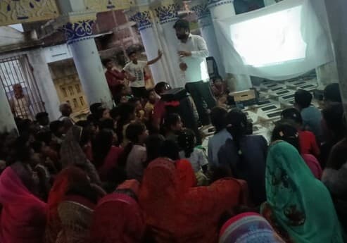 फाइलेरिया उन्मूलन कार्यक्रम को लेकर घाट कुराबा पंचायत में रात्रि चौपाल