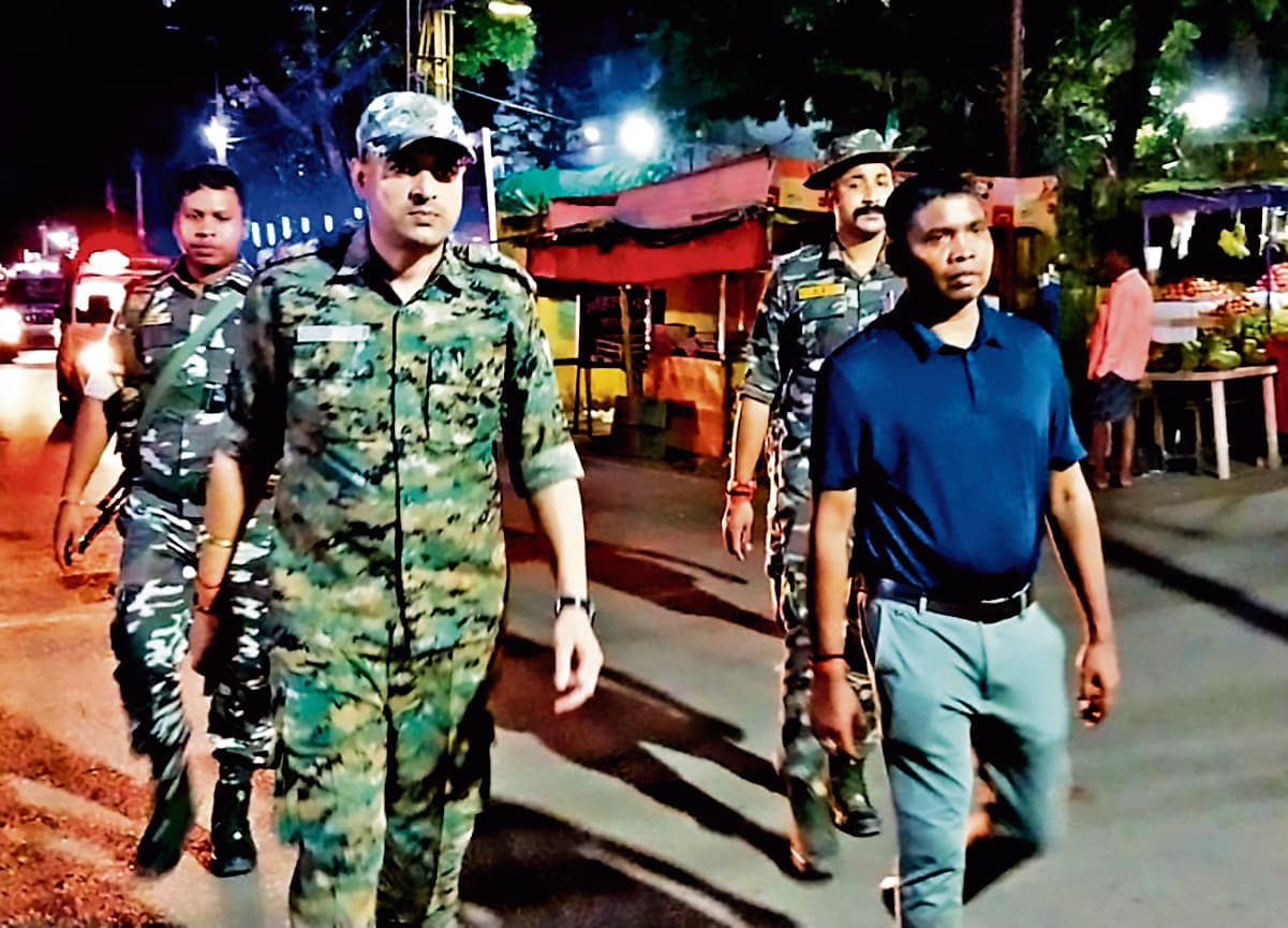 Seraikela Kharsawan News : एंटी क्राइम ड्राइव और पैदल मार्च बढ़ाया गया