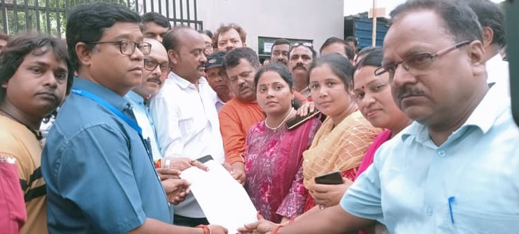 Bokaro News : स्मार्ट मीटर नीति के खिलाफ लोगों का प्रदर्शन