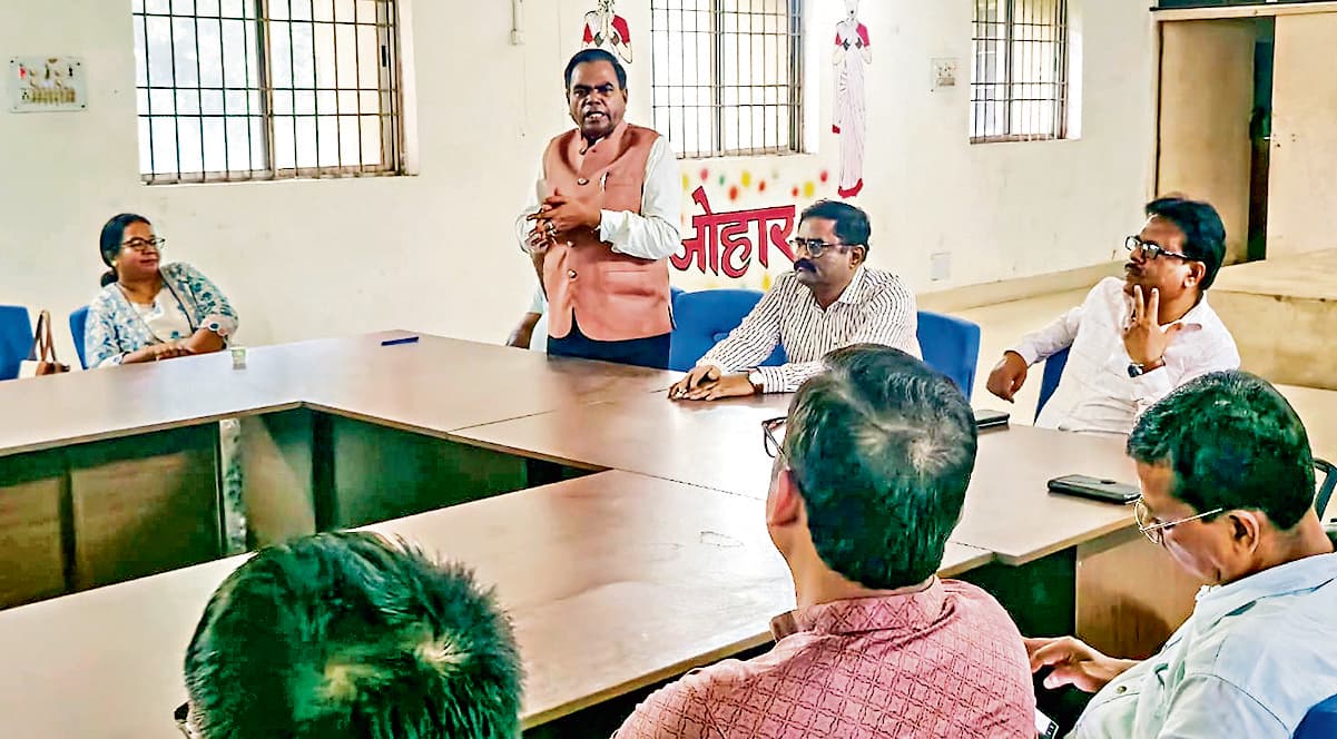 Chaibasa News : कोल्हान विश्वविद्यालय में सादगी से मना स्थापना दिवस