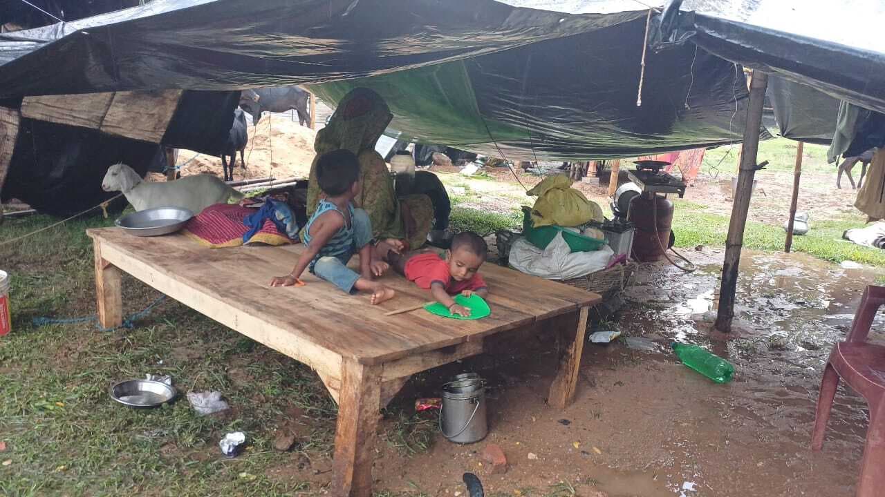 बाढ़, बारिश और बर्बादी, यही है बेबस पीड़ितों की पूरी कहानी