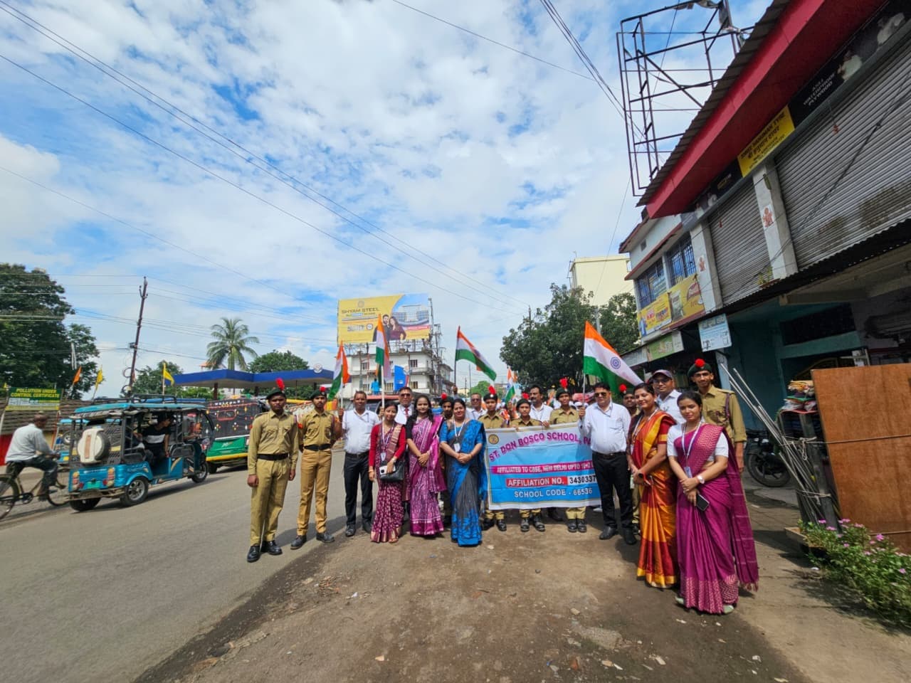 विद्यार्थियों ने तिरंगा रैली में भारत माता की जय के लगाये नारे