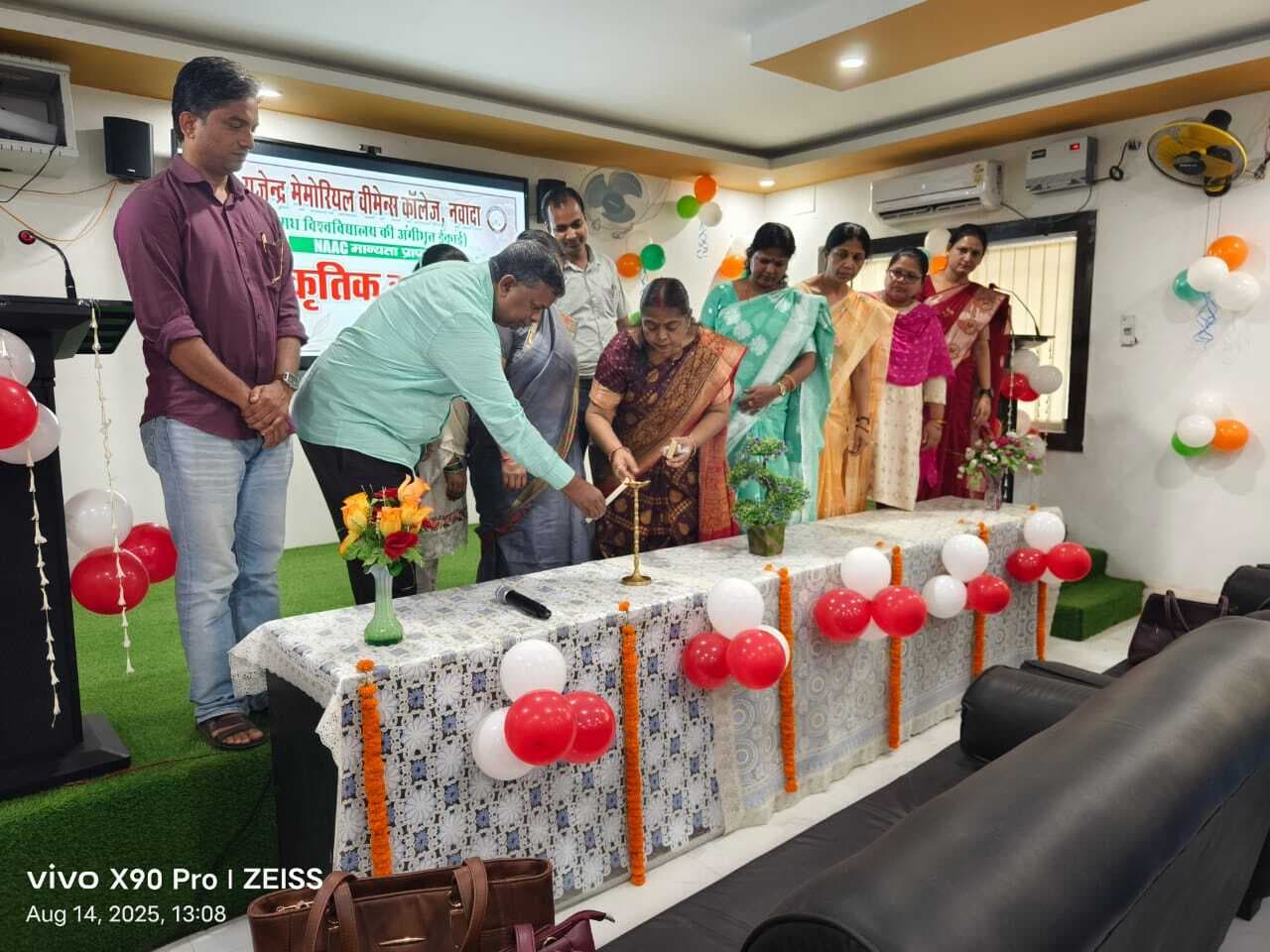 देवा श्रीगणेश और देश रंगीला... पर मोहक प्रस्तुति से छात्राओं ने मोहा मन