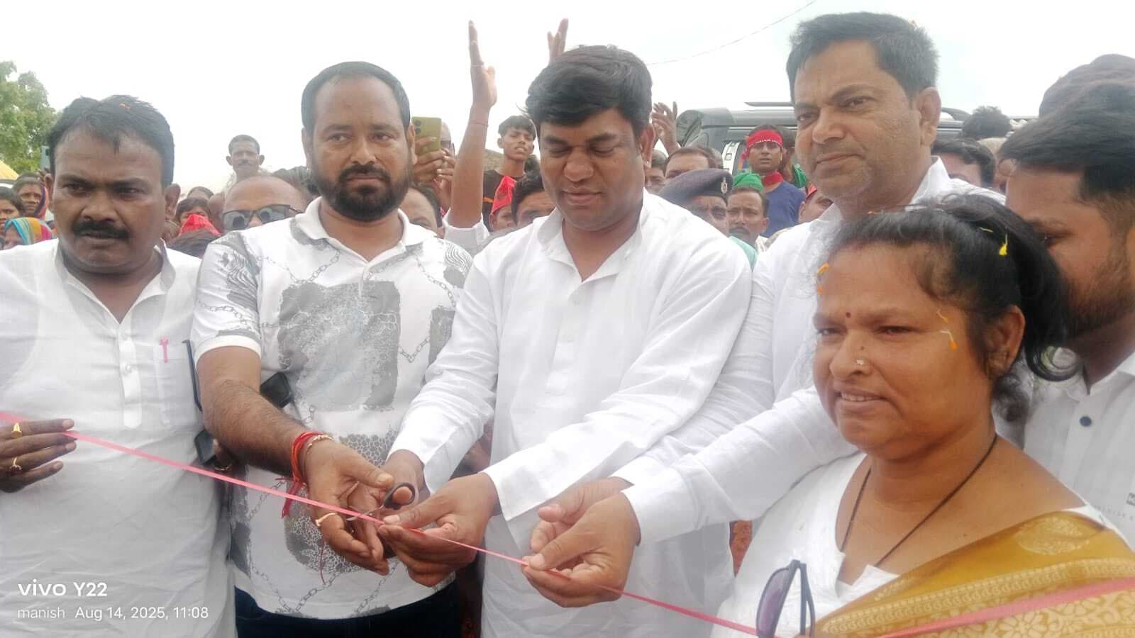 वर्षों से निर्मित पुल का एप्रोच लंबित रहना सरकार के विकास कार्य की खोल रहा पोल - मुकेश सहनी