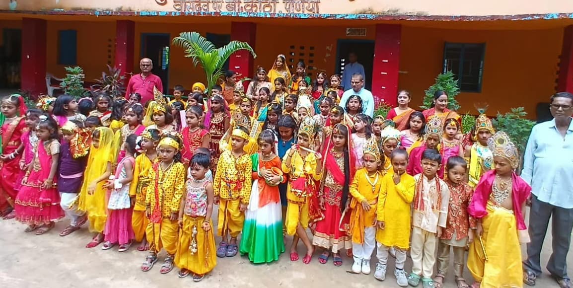 शिशु मंदिर में राधाकृष्ण के स्वरूप से बच्चों ने किया अभिभूत