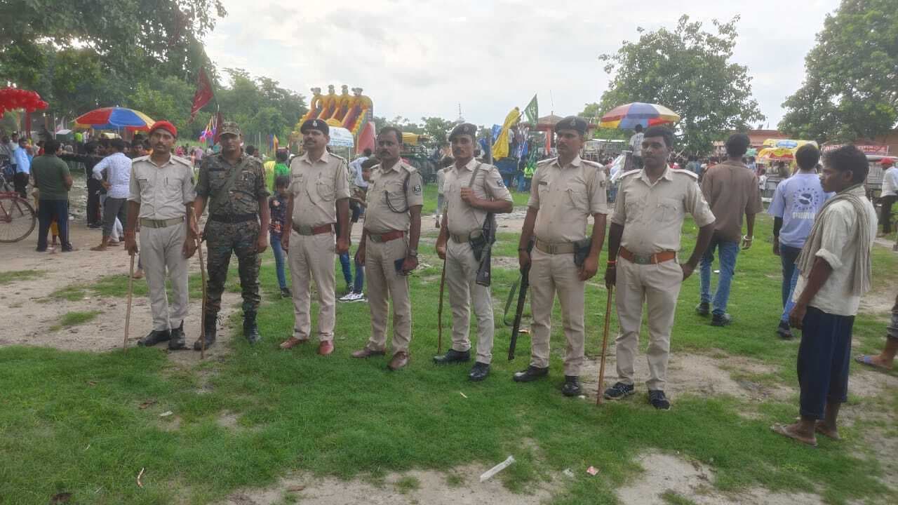 Motihari: चेहल्लुम पर पुलिस की निगरानी में निकाला जुलूस