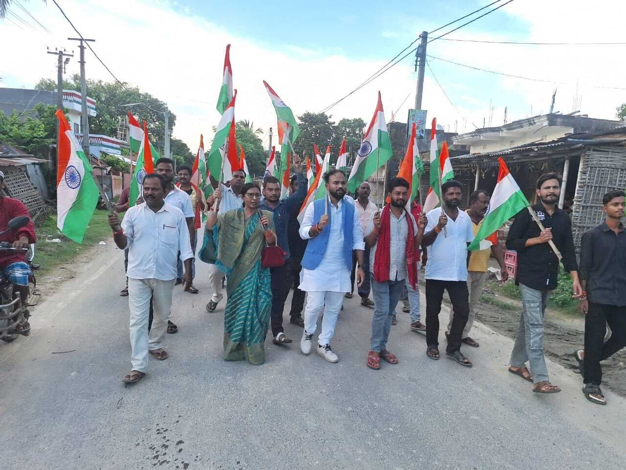 स्वतंत्रता दिवस की पूर्व संध्या पर भाजपा ने निकाली तिरंगा यात्रा