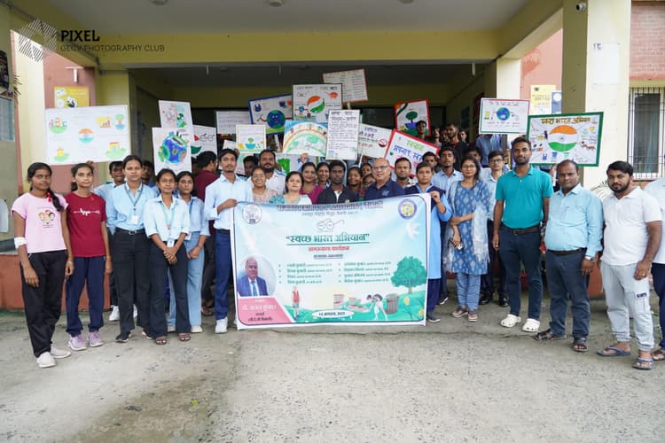 hajipur news. जागरूकता लाकर एड्स जैसी बीमारी को किया जा सकता है नियंत्रित : प्राचार्य