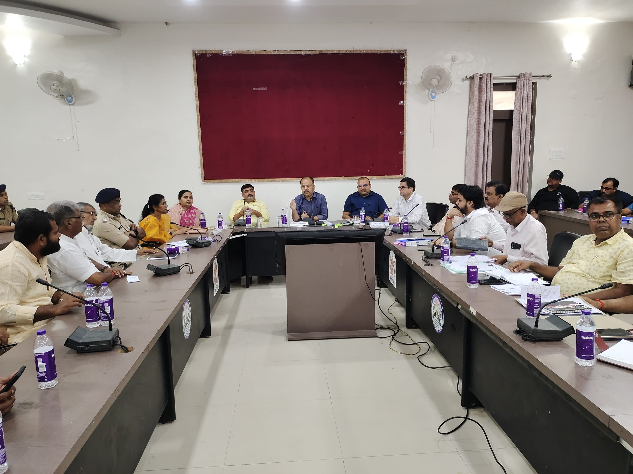 जल जमाव, अतिक्रमण व यातायात के सुव्यवस्थित प्रबंधन के लिए अविलंब कार्रवाई का निर्देश