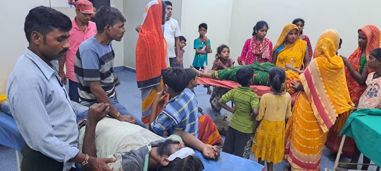 पानी बहाने को लेकर मारपीट में भाई-बहन जख्मी, भर्ती