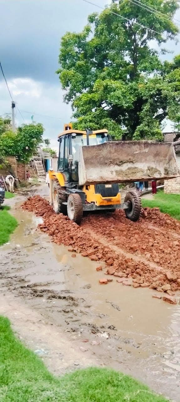 Motihari: पाठक टोला - मोखलिसपुर - गोबरी सड़क का मोटरेबल कार्य शुरू