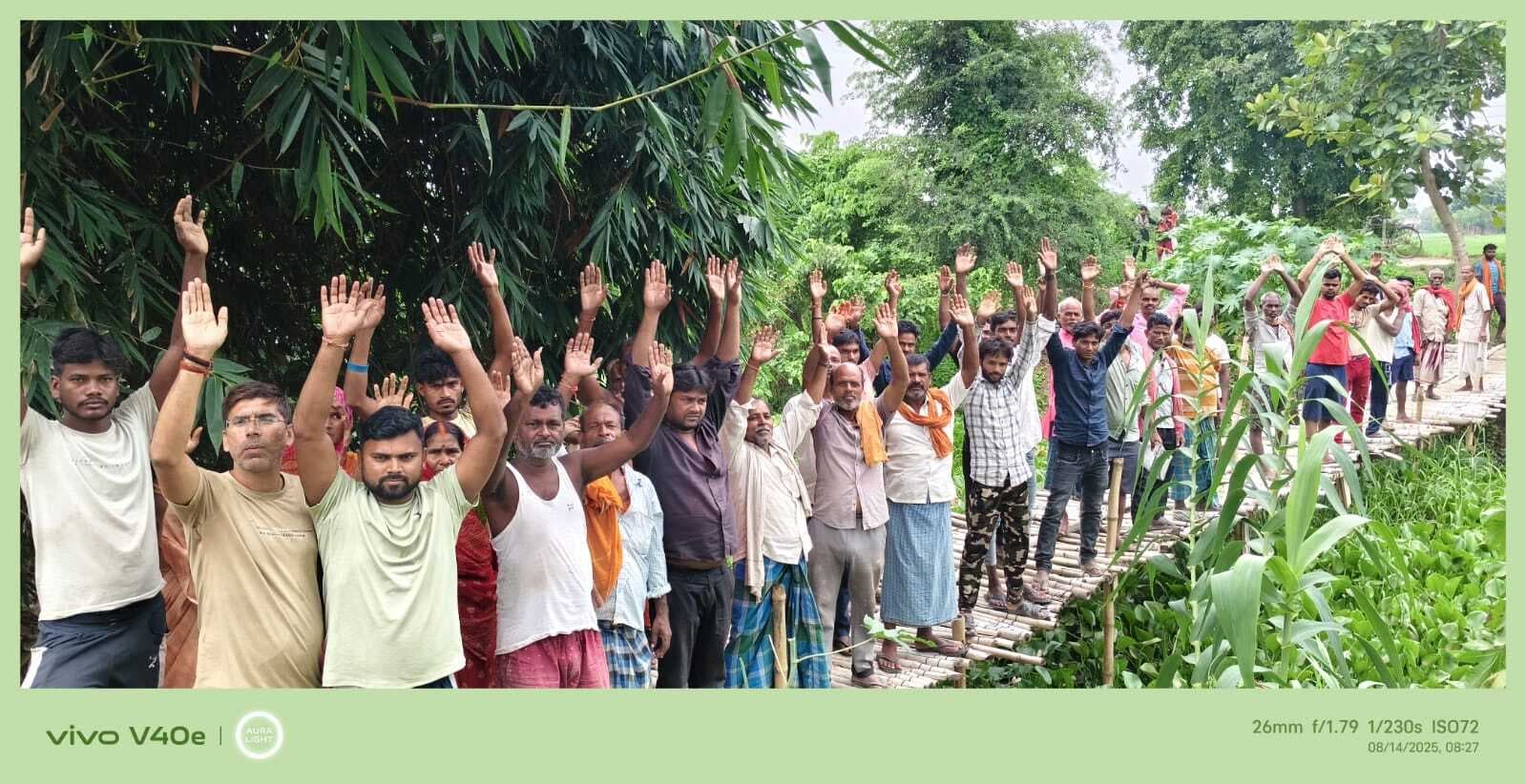 जरूरी. तिवारी मटिहनियां में दाहा नहर पर पुल निर्माण की मांग को लेकर ग्रामीणों ने किया प्रदर्शन